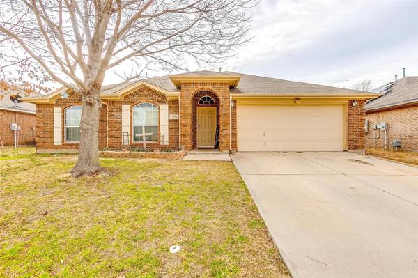 604 Swift Current Drive, Crowley, TX 76036