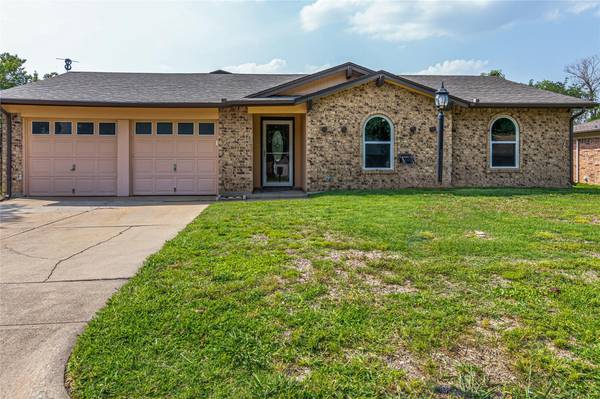 4501 Mink Drive, Haltom City, TX 76117