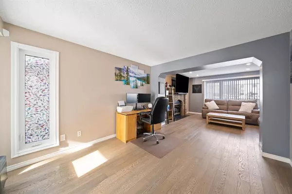 Calgary, AB T2Z 2J7,378 Mt Cornwall CIR SE