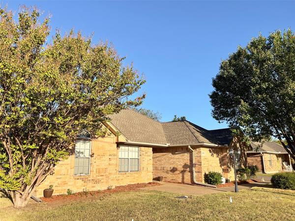 2207 Albert Broadfoot Street, Bonham, TX 75418