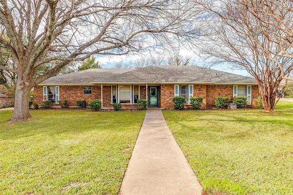 413 Shadowwood Trail, Ovilla, TX 75154