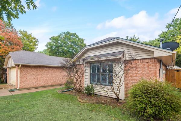 330 Meadowcreek Drive, Duncanville, TX 75137