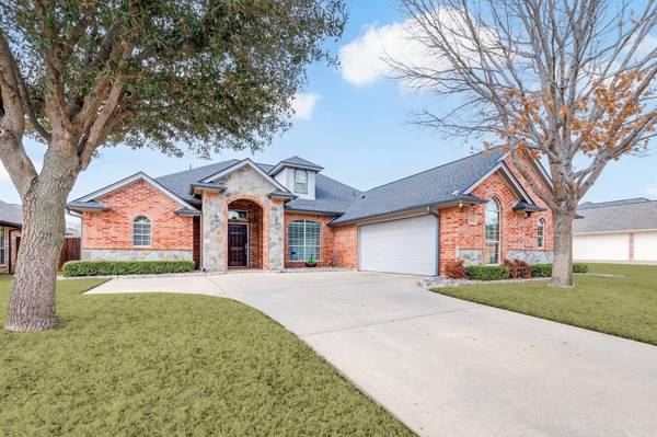 7033 Ridge Crest Drive, North Richland Hills, TX 76182