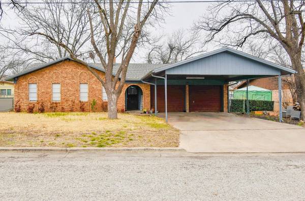 1918 S Cypress Street, Brady, TX 76825