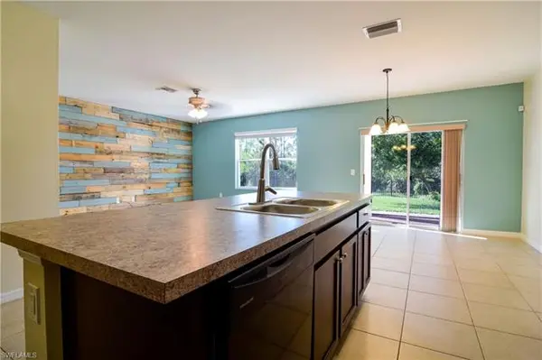 3449 Acapulco CIR, Cape Coral, FL 33909