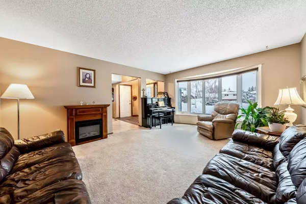 Calgary, AB T2W3J9,539 Woodside PL SW