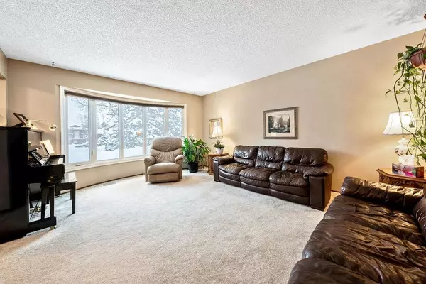 Calgary, AB T2W3J9,539 Woodside PL SW