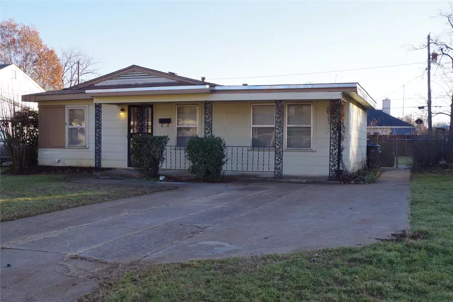 1313 Hamsted Street, Fort Worth, TX 76115