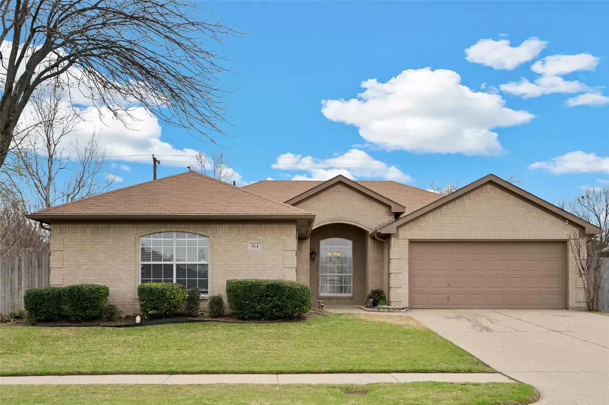 Arlington, TX 76018,914 Trailview Drive