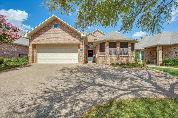 1609 Villa Court,  Corinth,  TX 76210