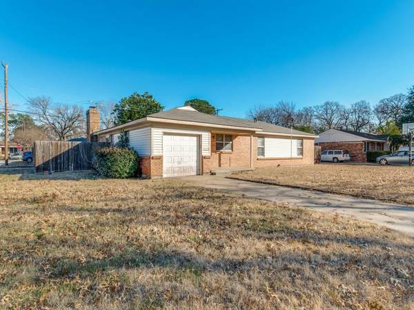 1120 Valentine Street, Hurst, TX 76053