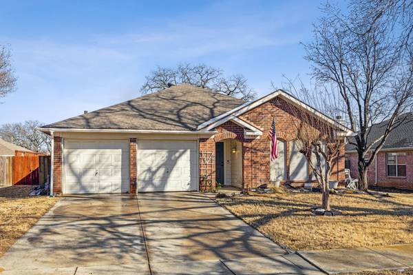 746 Winding Oak Bend, Lake Dallas, TX 75065