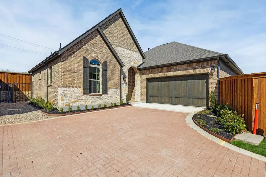 2019 Spotted Fawn Drive, Arlington, TX 76005