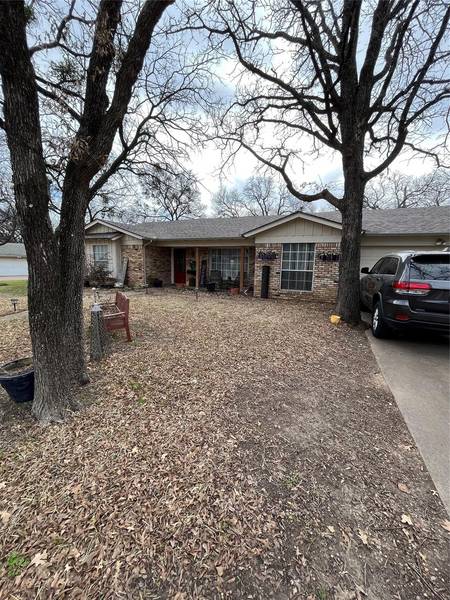 700 Kentwood Circle, Bedford, TX 76021