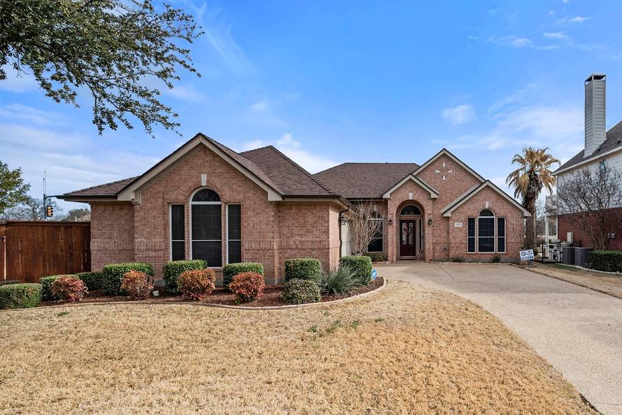 1024 Muirfield Drive, Mansfield, TX 76063