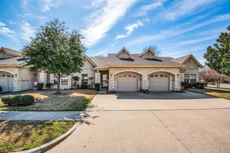 835 Lindbergh Lane, Grand Prairie, TX 75051