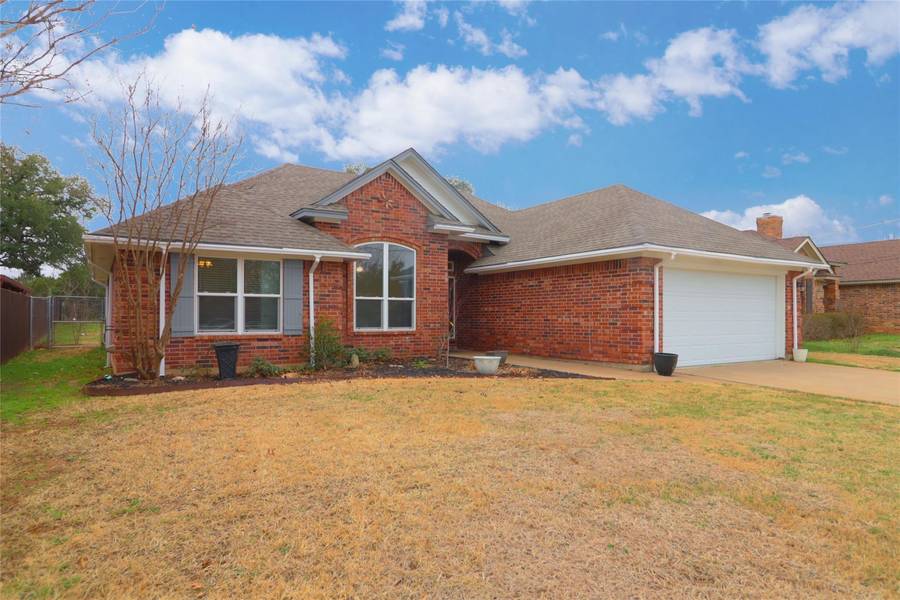 1412 Spanish Trail Drive, Granbury, TX 76048