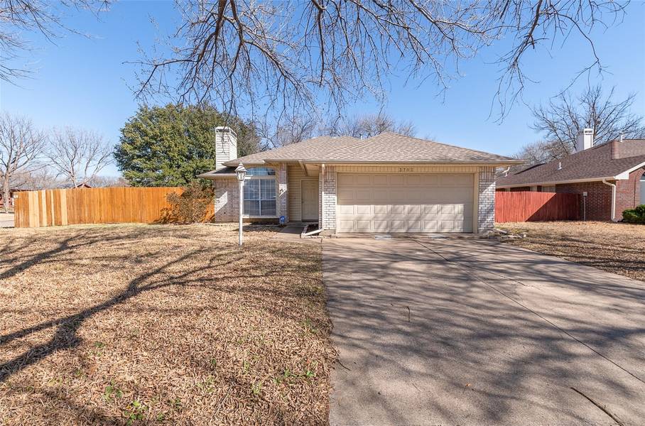 3702 Constitution Drive, Grand Prairie, TX 75052