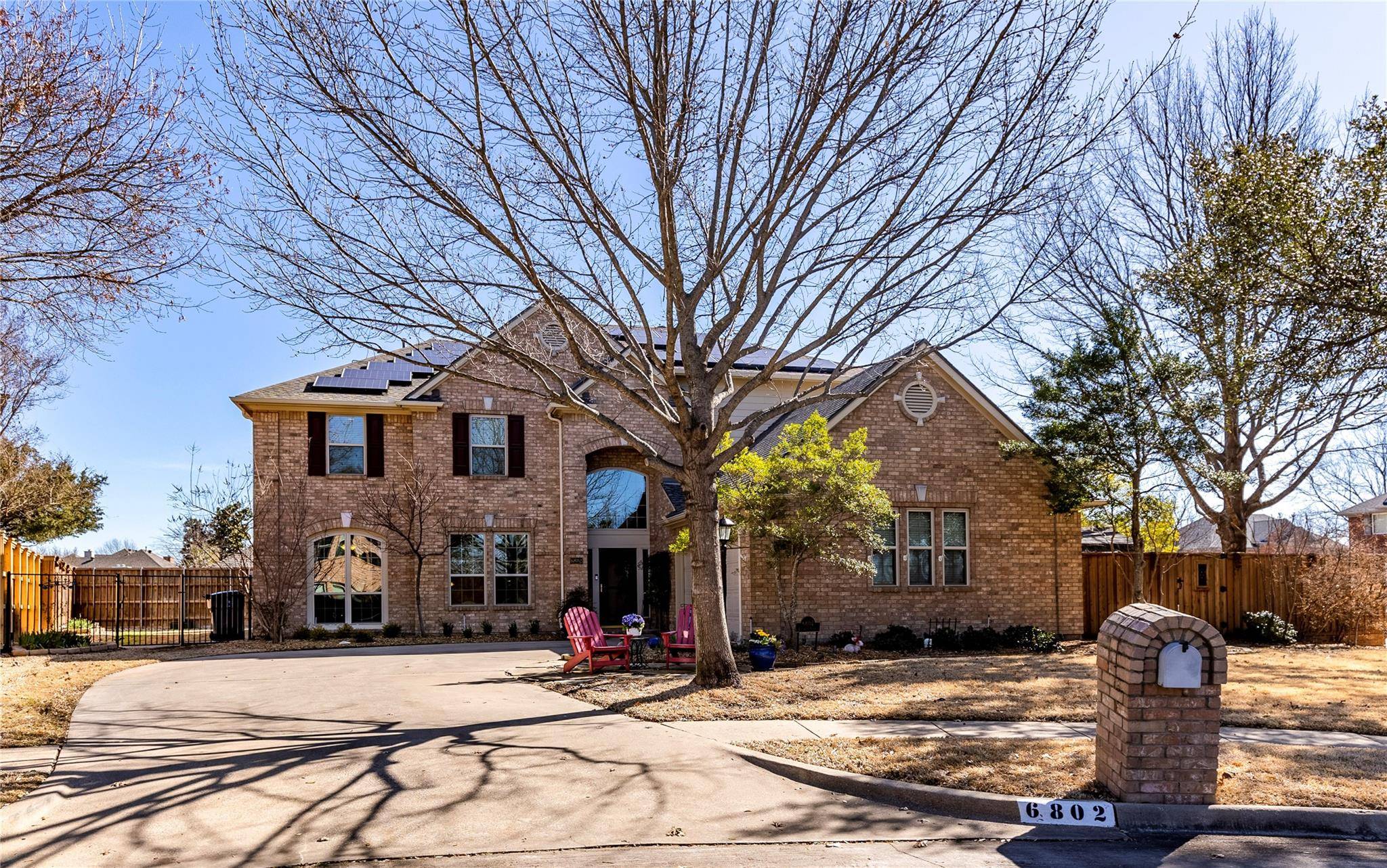 6802 Lochwood Court,  Garland,  TX 75044