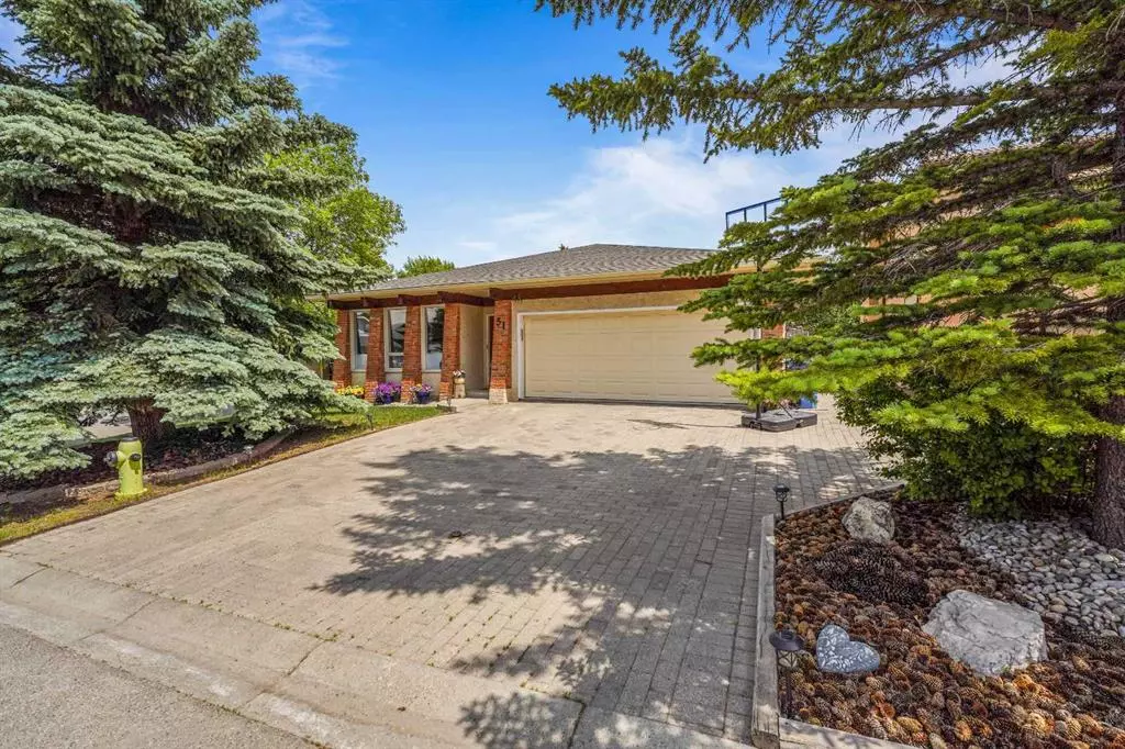 Calgary, AB T2K 3Y2,51 Edelweiss CT NW