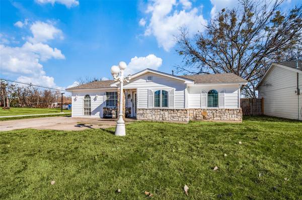 1301 S Medora Street, Terrell, TX 75160