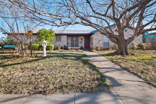 330 Linda Drive, Burleson, TX 76028