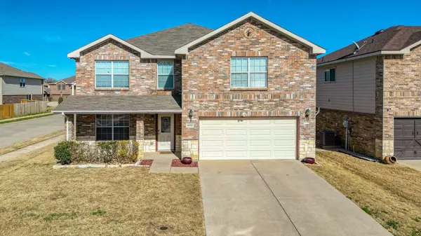 8456 Shallow Creek Drive, Fort Worth, TX 76179