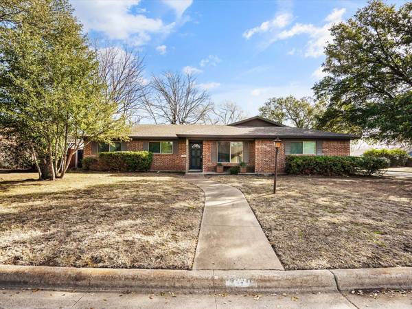 200 NW Suzanne Terrace, Burleson, TX 76028