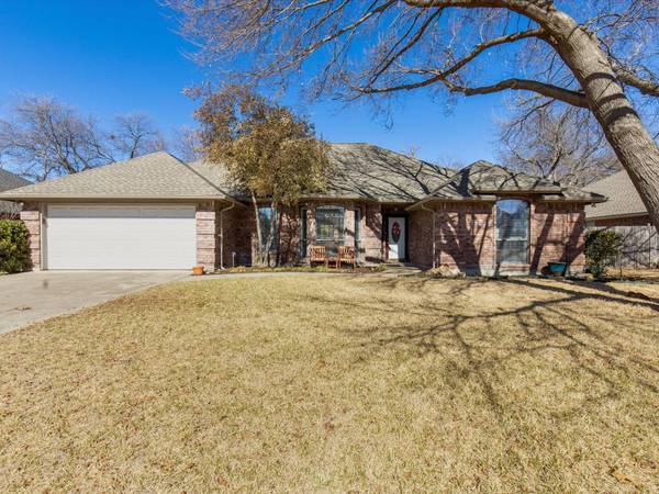 8120 Saddlebrook Drive, Benbrook, TX 76116