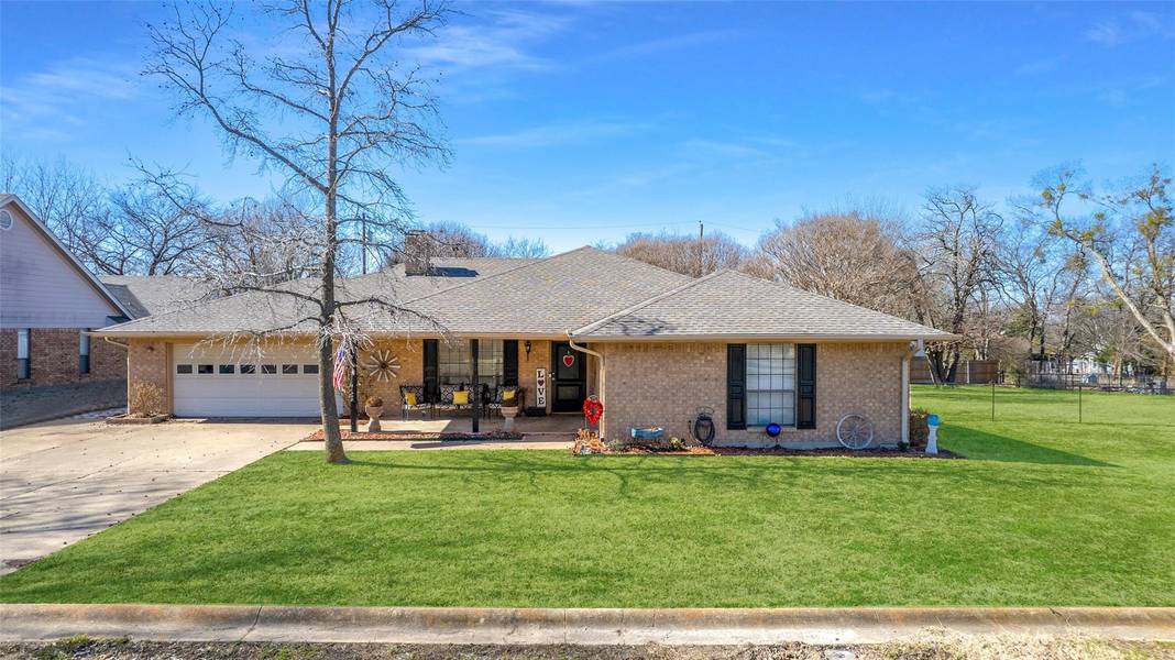 608 S Mill Street, Wolfe City, TX 75496