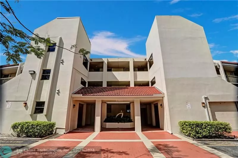 109 Lake Emerald Dr  #305, Oakland Park, FL 33309