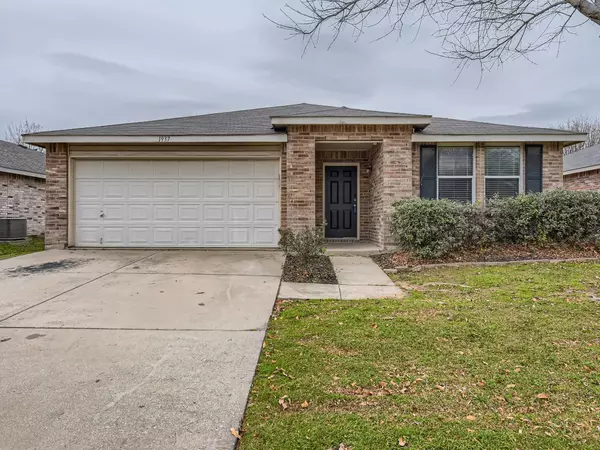 1937 Riverchase Lane, Fort Worth, TX 76247