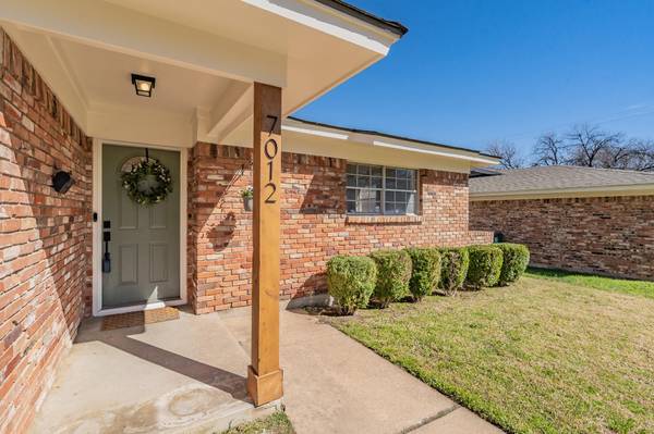 7012 Pinon Street, Fort Worth, TX 76116