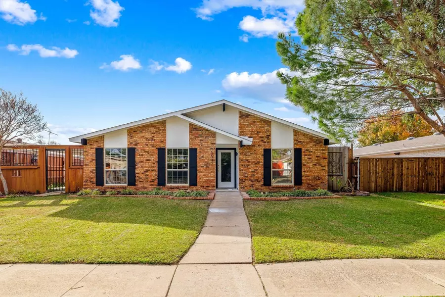 5016 Shannon Drive, The Colony, TX 75056