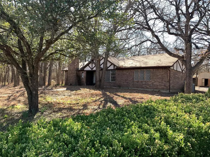 103 Briar Oaks Drive, Azle, TX 76020