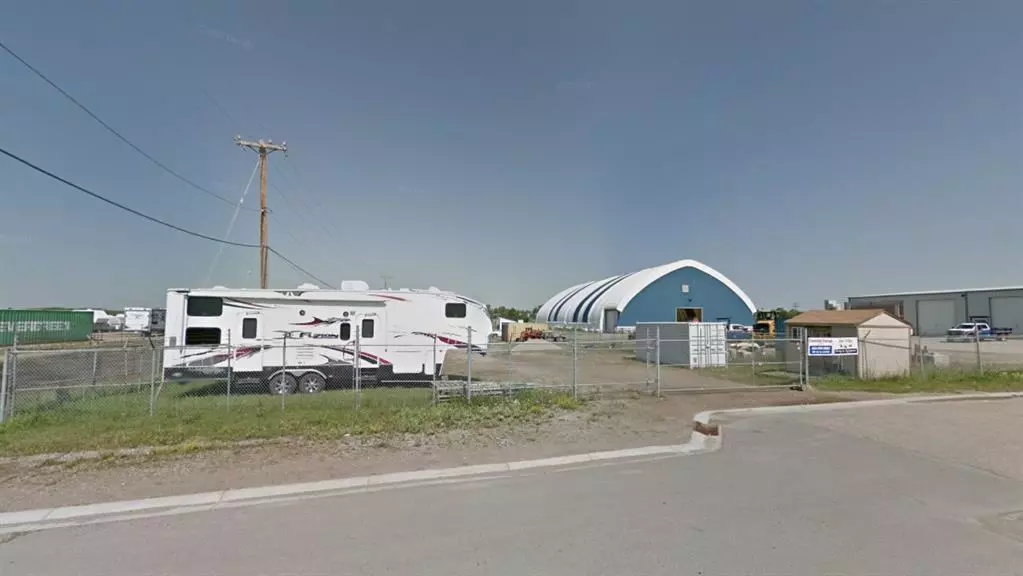 Crossfield, AB T0M 0S0,1201 Laut AVE