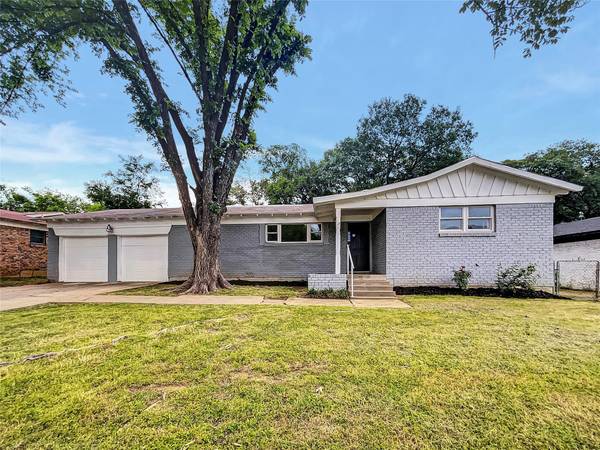 705 Clebud Drive, Euless, TX 76040