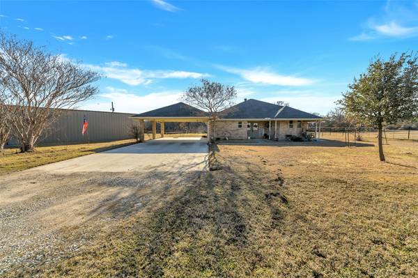 921 County Road 4679, Boyd, TX 76023