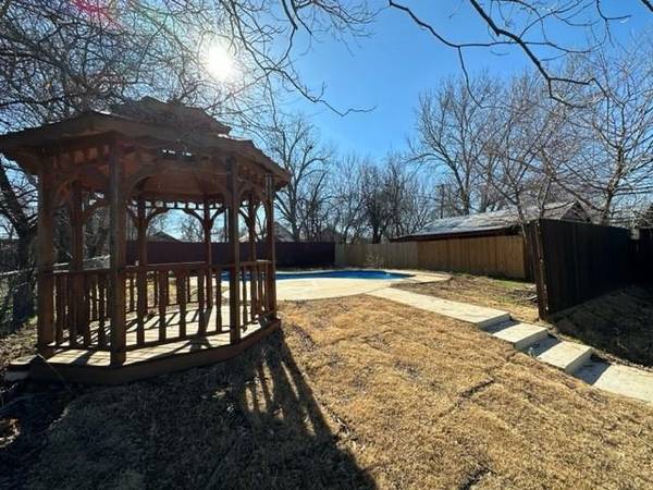 408 W Day Street, Denison, TX 75020