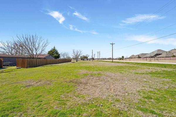 100 Maxwell Road, Hackberry, TX 75036