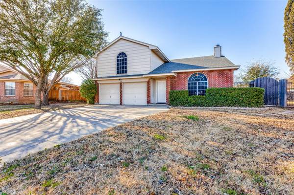 316 Comiskey Court, Saginaw, TX 76179