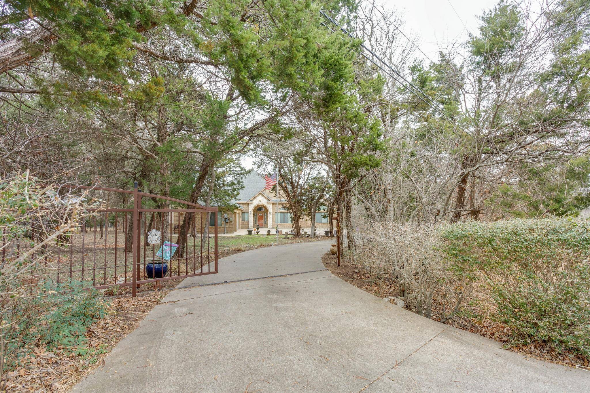 905 Mobley Road,  Cedar Hill,  TX 75104