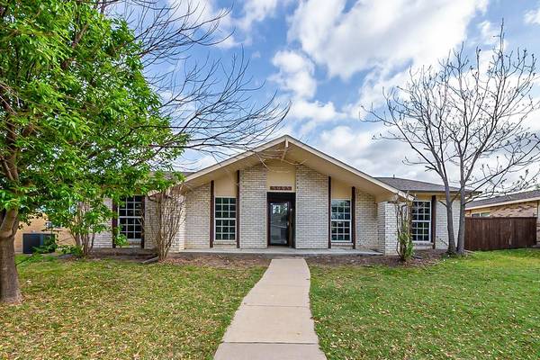 5005 Strickland Avenue, The Colony, TX 75056