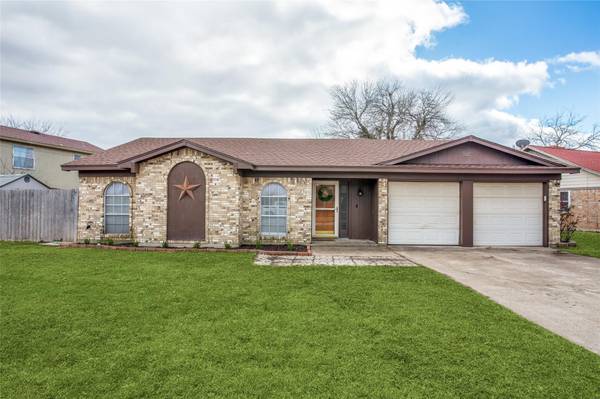 1712 S Timber Court, Benbrook, TX 76126