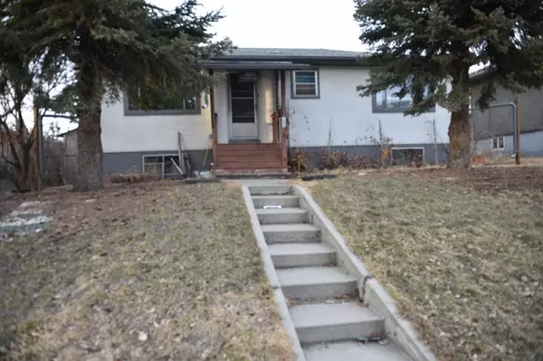 Calgary, AB T2N 0S2,1828 17 AVE NW