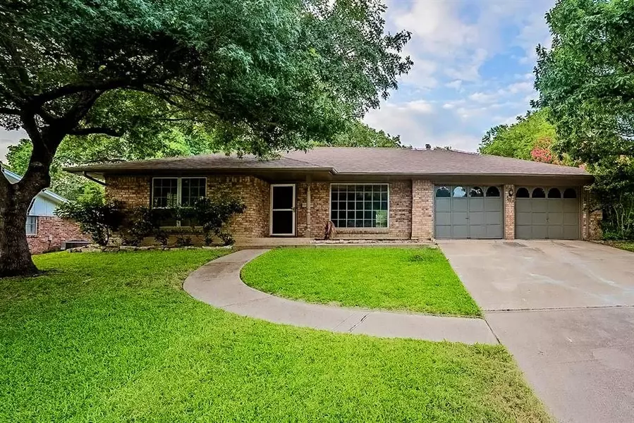 3940 Wosley Drive, Fort Worth, TX 76133