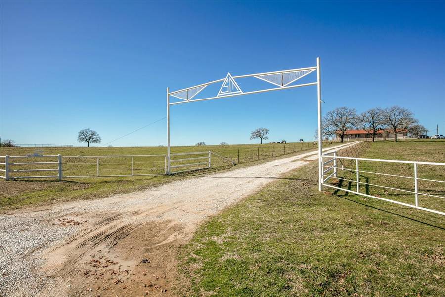 242 County Road 1271, Alvord, TX 76225