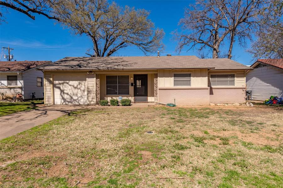 4337 Kings Circle N, Fort Worth, TX 76111