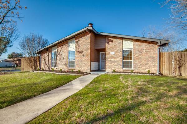 1846 Sandra Lane, Grand Prairie, TX 75052