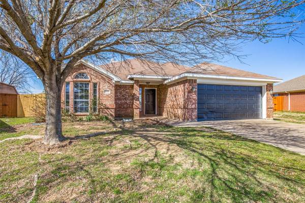 1008 Vinewood Avenue, Burleson, TX 76028